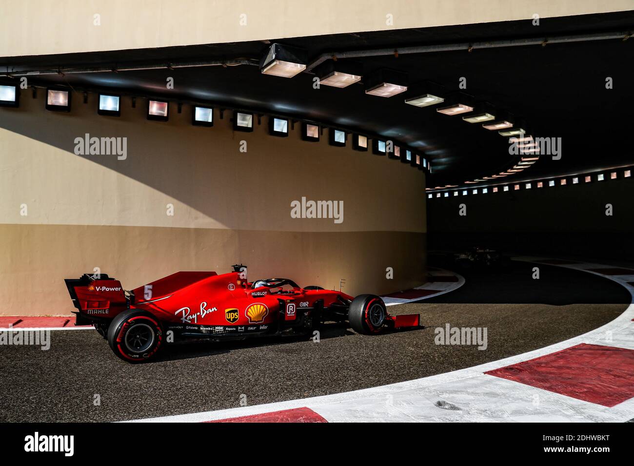 Abu Dhabi, VAE. Dezember 2020. 05 VETTEL Sebastian (ger), Scuderia Ferrari SF1000, Aktion während des Formel 1 Etihad Airways Abu Dhabi Grand Prix 2020, vom 11. Bis 13. Dezember 2020 auf dem Yas Marina Circuit, in Abu Dhabi - Foto Antonin Vincent/DPPI/LM Credit: Paola Benini/Alamy Live News Stockfoto