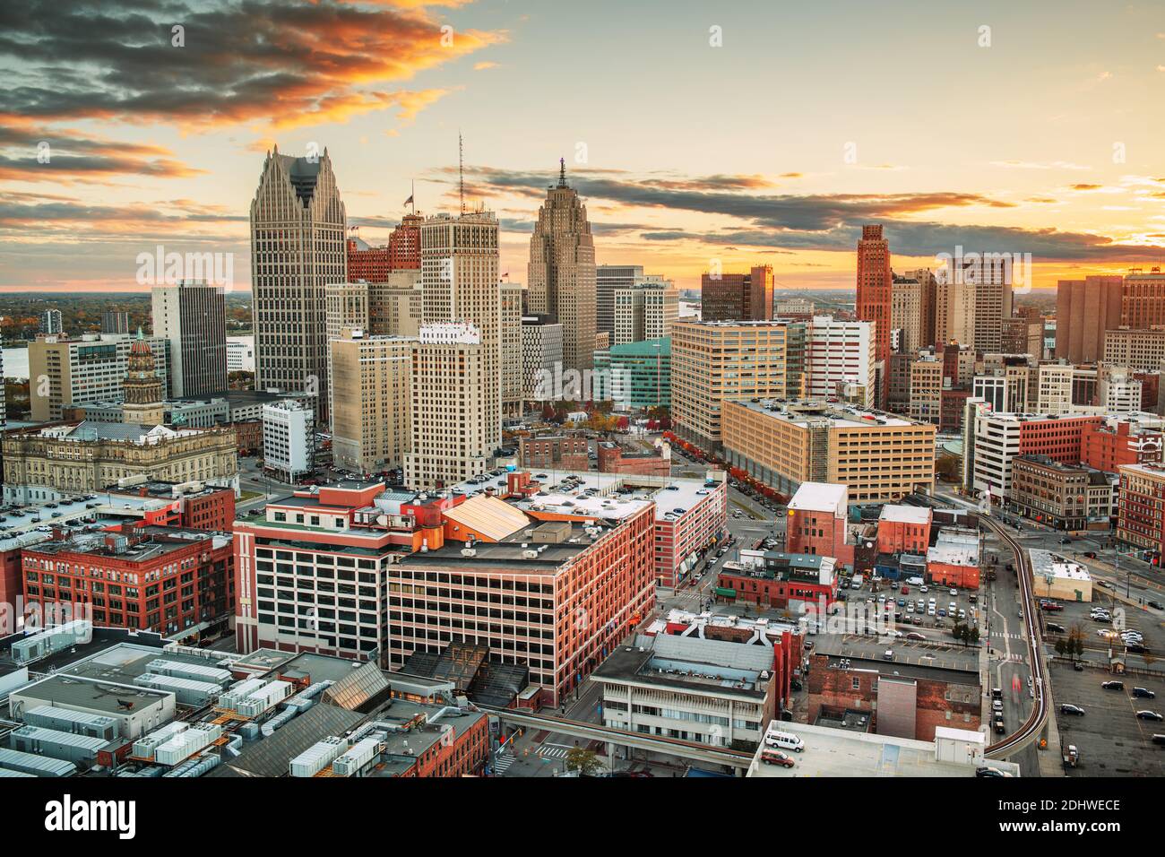 Detroit, Michigan, USA Downtown Skyline von oben in der Abenddämmerung. Stockfoto