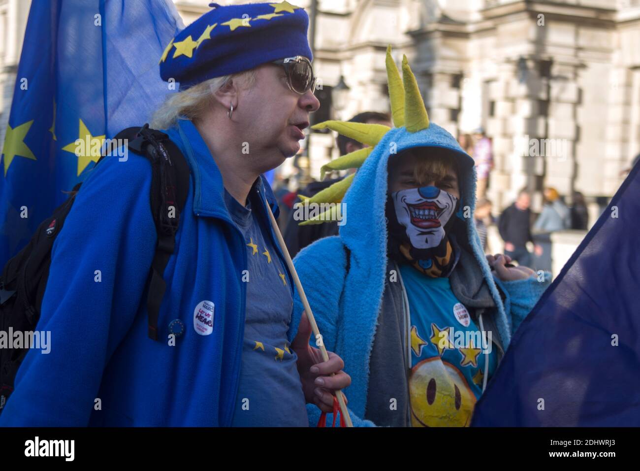 Anti-Brexit-Demonstranten marschieren in europäischen Symbolen für Europa Stockfoto