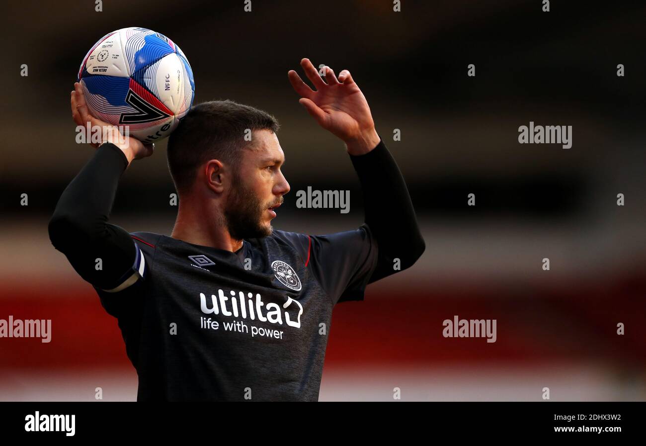 Brentfords Henrik Dalsgaard während des Sky Bet Championship-Spiels auf dem City Ground, Nottingham. Stockfoto