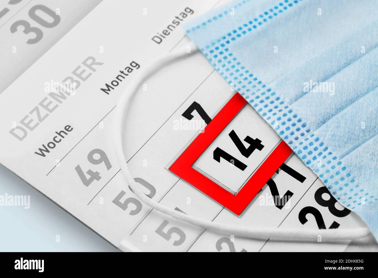 Kalender Deutsch Dezember 14 2020 und Gesichtsmaske Stockfoto