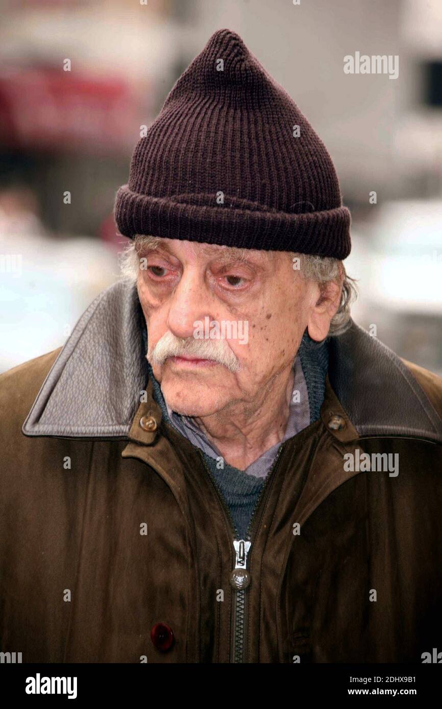 Kurt Vonnegut bei der Ankunft am 20. Februar 2007 an einer Gedenkstätte für Regisseur Robert Altman im Majestic Theatre in New York City. Foto: Henry McGee/MediaPunch Stockfoto