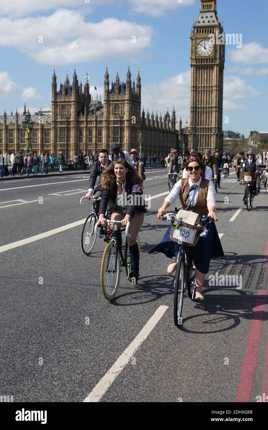 GROSSBRITANNIEN /England/der Tweed Run in London mit dem Big Ben und Westminster im Hintergrund. Stockfoto