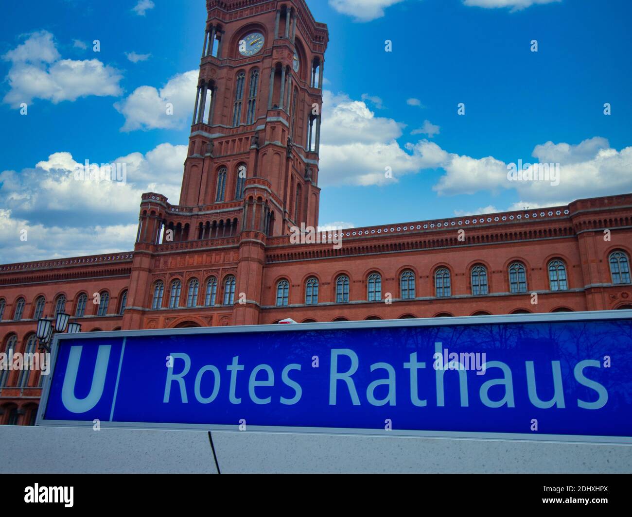 ROTES RATHAUS U BAHNEINGANG visual data 4