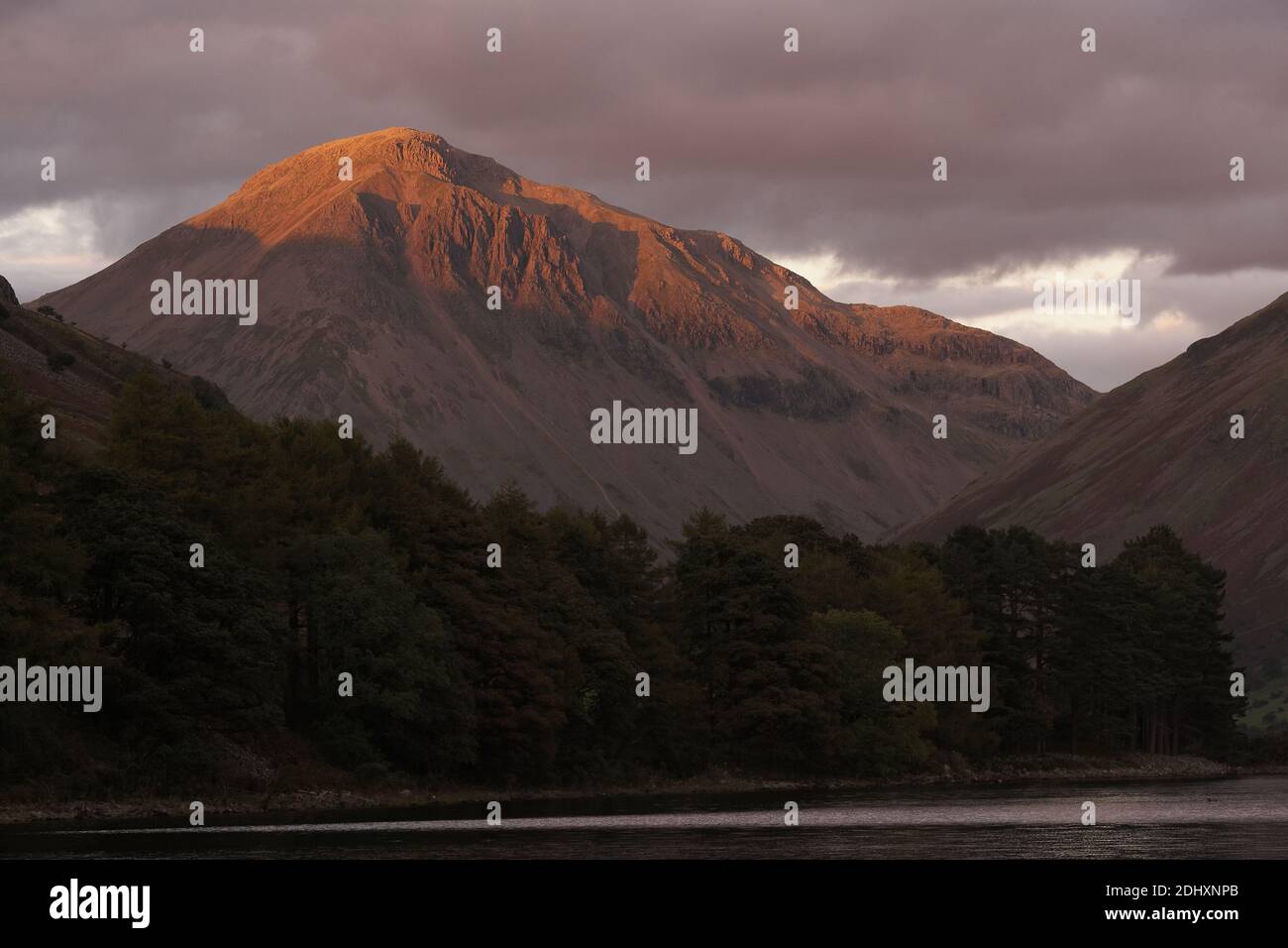 GROSSBRITANNIEN / England/ Lake District/ Sonnenuntergang am Wastwater und Great Gable. Stockfoto