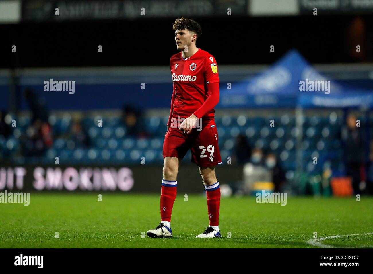 London, Großbritannien. Dezember 2020. 12. Dezember 2020; The Kiyan Prince Foundation Stadium, London, England; English Football League Championship Football, Queen Park Rangers versus Reading; Tom Holmes of Reading Credit: Action Plus Sports Images/Alamy Live News Stockfoto