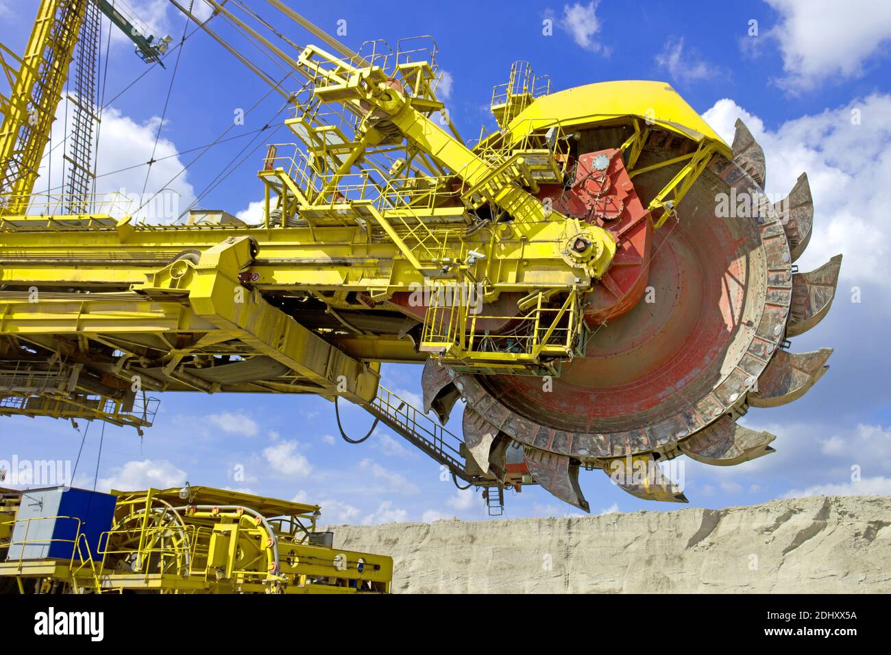 Schaufelkopfrad an einer Surface Mining Maschine Stockfoto