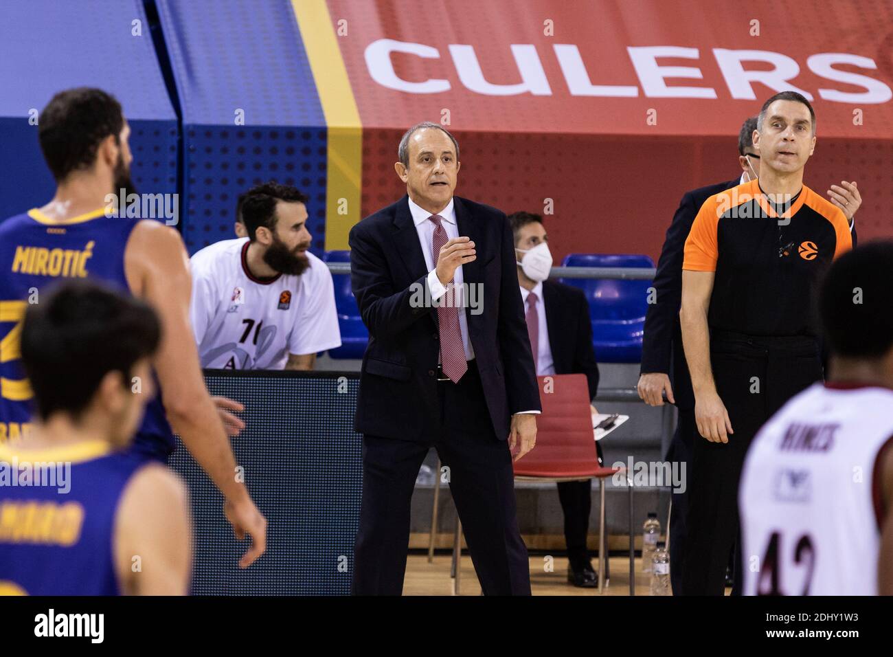 Ettore Messina, Cheftrainer der Axe Armani Exchange Mailand während des EuroLeague-Basketballspiels der Turkish Airlines zwischen dem FC Barcelona und der AX Armani Exchange Mailand am 11. Dezember 2020 im Palau Blaugrana in Barcelona, Spanien - Foto Javier Borrego / Spanien DPPI / DPPI / LM Stockfoto