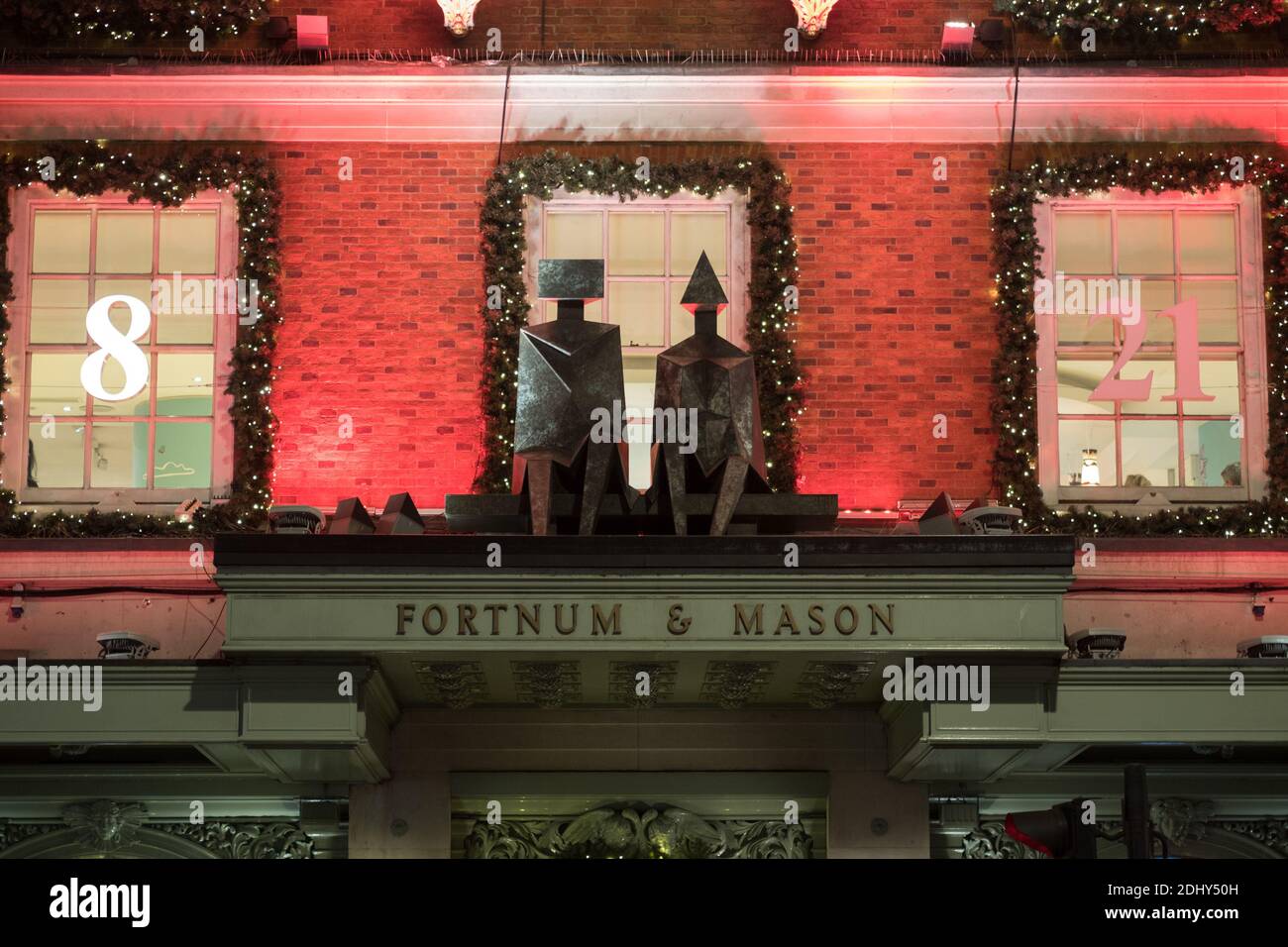Nahaufnahme des berühmten Kaufhauses Fortnum und Mason am Piccadilly London. Stockfoto Nahaufnahme des berühmten Kaufhauses Fortnum und Mason am Piccadilly London. Stockfoto