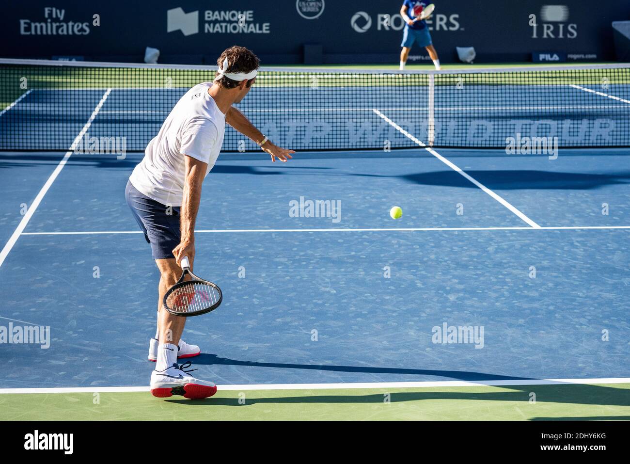 Montreal, Kanada - Aujgust 5., 2017: Roger Federer übt während des Rogers Cup im zentralen Gericht. Stockfoto