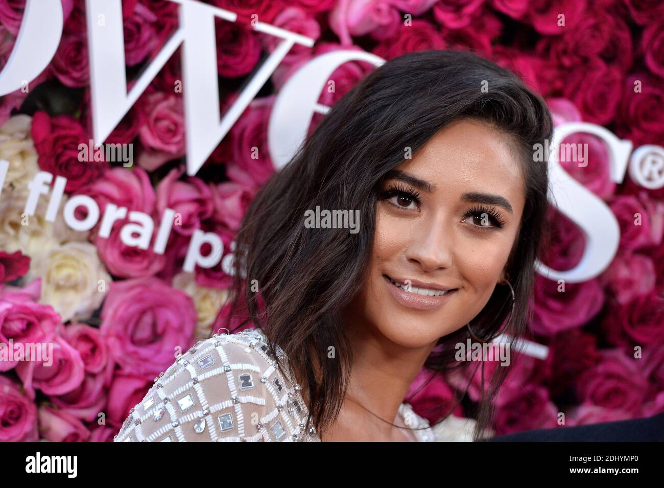 Shay Mitchell nimmt am 13. April 2016 an der Weltpremiere des Mother's Day im TCL Chinese Theatre IMAX in Los Angeles, CA, USA Teil. Foto von Lionel Hahn/ABACAPRESS.COM Stockfoto