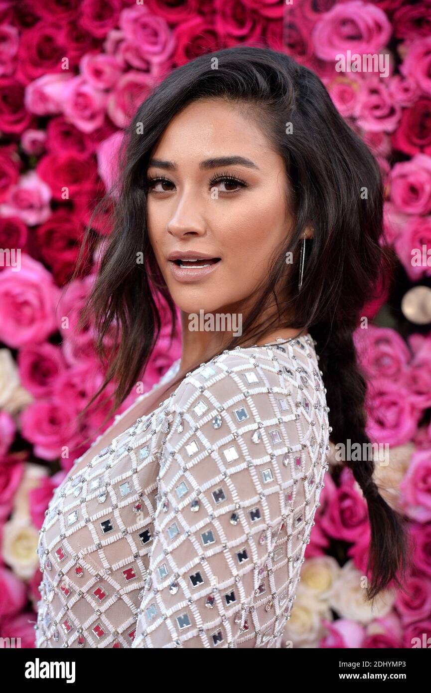 Shay Mitchell nimmt am 13. April 2016 an der Weltpremiere des Mother's Day im TCL Chinese Theatre IMAX in Los Angeles, CA, USA Teil. Foto von Lionel Hahn/ABACAPRESS.COM Stockfoto