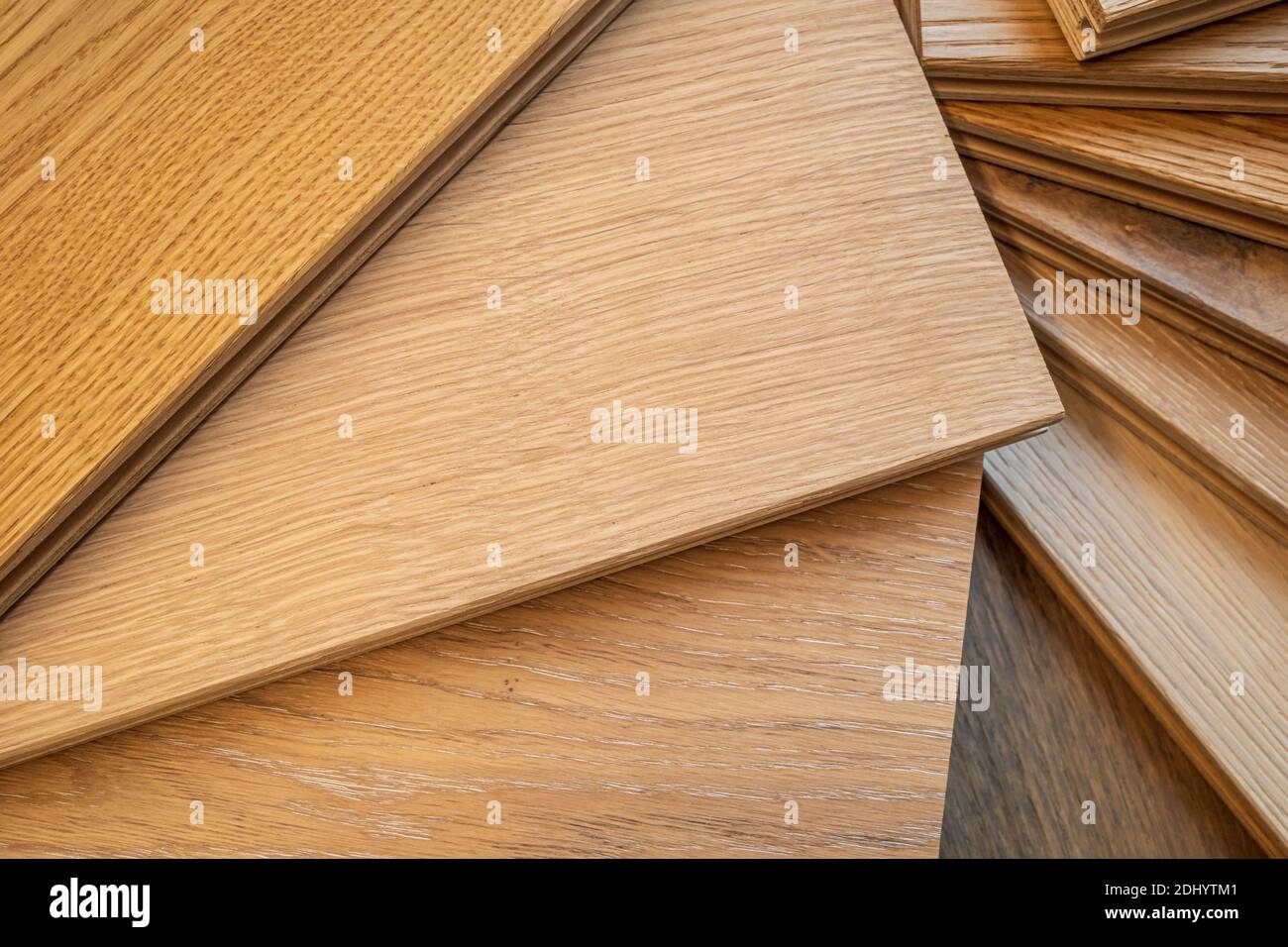Draufsicht, selektiver Fokus auf leichte Hartholz- oder Laminatfußböden. Stockfoto