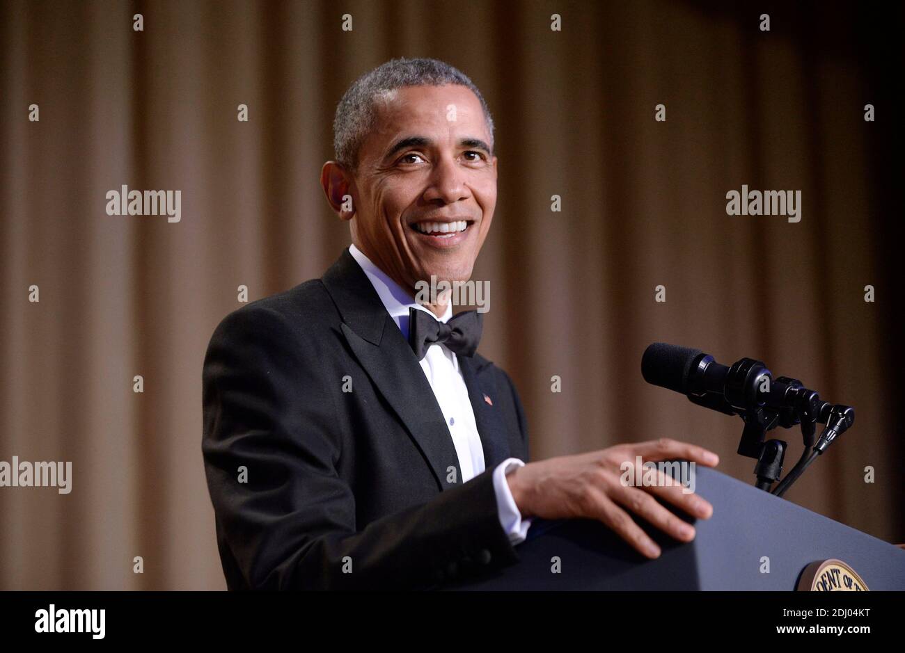 US-Präsident Barack Obama spricht während des jährlichen Abendessens der White House Correspondents' Association am 30. April 2016 im Washington Hilton Hotel in Washington, DC, USA.Dies ist Präsident Obamas achtes und letztes Dinner der White House Correspondents' Association Foto von Olivier Douliery/Pool/ABACAPRESS.COM Stockfoto