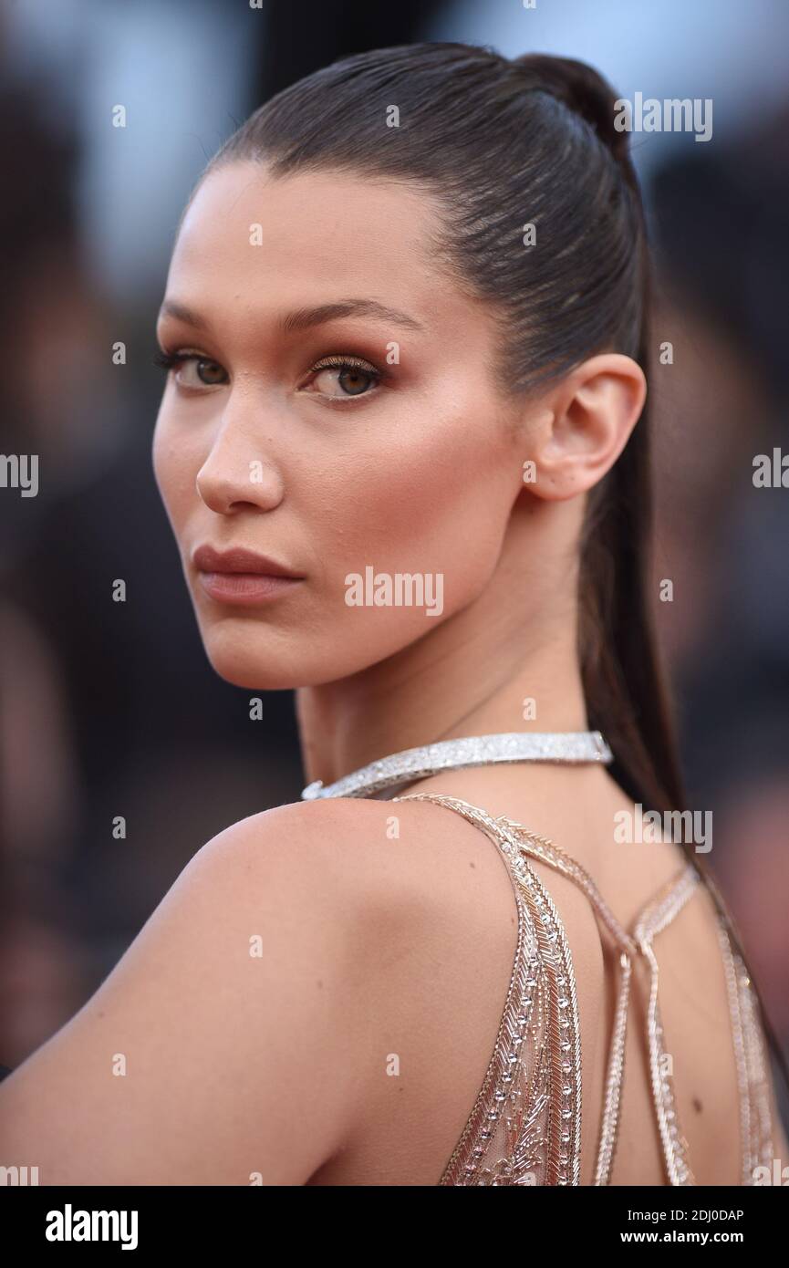 Bella Hadid nahm an der Vorführung der Cafe Society und der Eröffnungszeremonie im Palais des Festivals in Cannes, Frankreich, am 11. Mai 2016 im Rahmen der 69. Filmfestspiele von Cannes Teil. Foto von Lionel Hahn/ABACAPRESS.COM Stockfoto