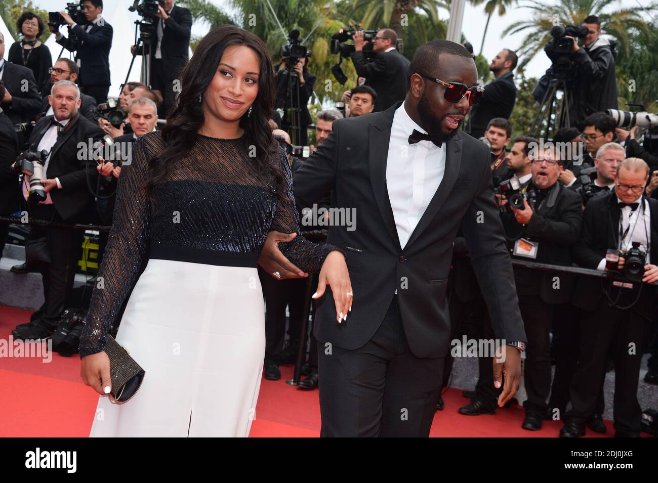 Maitre Gims und seine Freundin waren am 14. Mai 2016 im Palais des Festivals in Cannes, Frankreich, bei der Vorführung der BFG im Rahmen der 69. Filmfestspiele von Cannes. Foto von Lionel Hahn/ABACAPRESS.COM Stockfoto