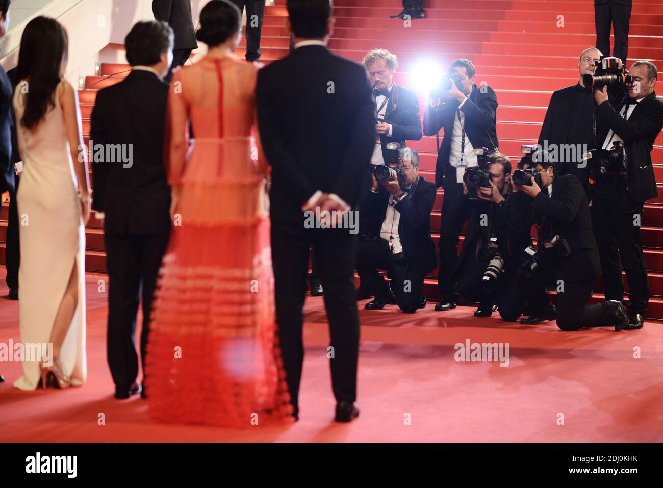 Schauspieler Cho Jin-Woong, Schauspielerin Kim Tae-Ri, Regisseurin Park Chan-Wook, Schauspielerin Kim Min-Hee und Schauspieler Ha Jung-Woo bei der Vorführung von Mademoiselle (The Handmaiden) im Palais des Festivals in Cannes, Frankreich, am 14. Mai 2016 im Rahmen der 69. Filmfestspiele von Cannes. Foto von Lionel Hahn/ABACAPRESS.COM Stockfoto