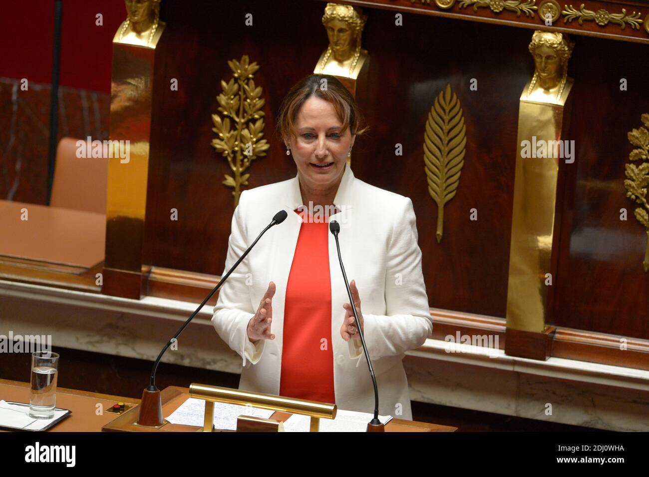Minister für Umwelt, Energie und Meeresangelegenheiten Segolene Royal während einer Debatte über den Ratifizierungsvertrag der COP 21 auf der französischen Nationalversammlung am 17. Mai 2016 in Paris, Frankreich. Foto von Henri Szwarc/ABACAPRESS.COM Stockfoto