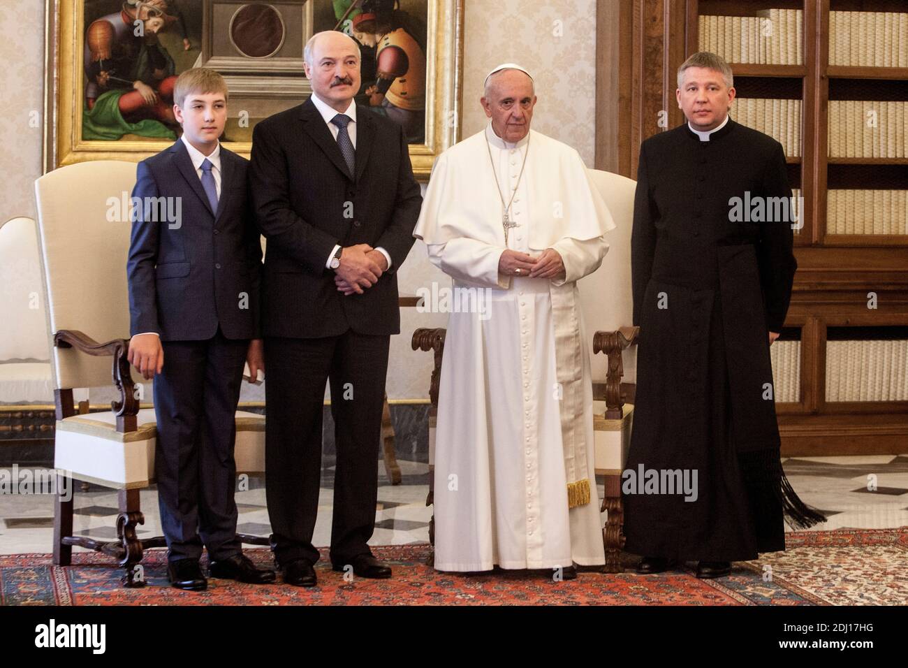 Papst Franziskus trifft am 21. Mai 2016 im Vatikan den weißrussischen Präsidenten Alexander Lukaschenko und seinen Sohn Nikolai. Foto von ABACAPRESS.COM Stockfoto