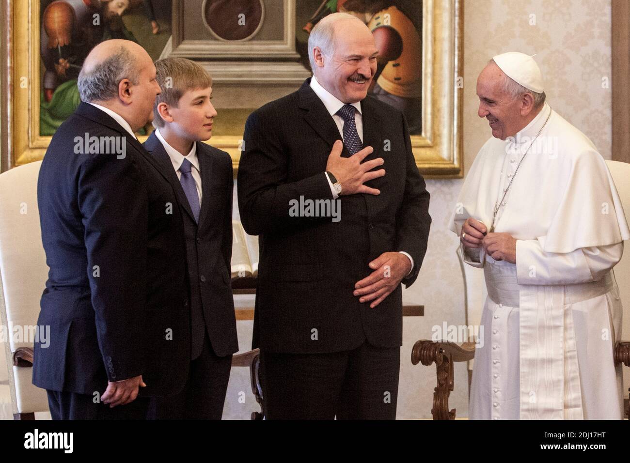 Papst Franziskus trifft am 21. Mai 2016 im Vatikan den weißrussischen Präsidenten Alexander Lukaschenko und seinen Sohn Nikolai. Foto von ABACAPRESS.COM Stockfoto