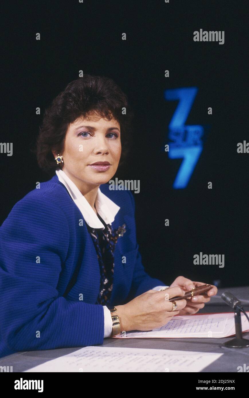 Datei Foto aufgenommen in den 90er Jahren von TV-Journalistin Anne Sinclair am Set ihrer Talkshow 7 Sur 7 in Paris, Frankreich. Foto von Pascal Baril/ABACAPRESS.COM Stockfoto
