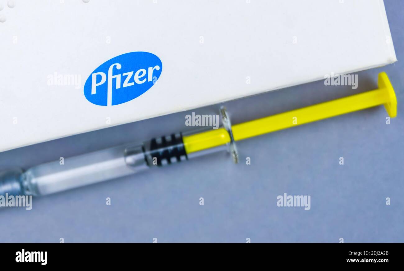 Wien Österreich Dezember.10 2020, Nahaufnahme des Covid19-Impfstoffes durch Pfizer.inc, ein US-amerikanisches multinationales Pharmaunternehmen Stockfoto