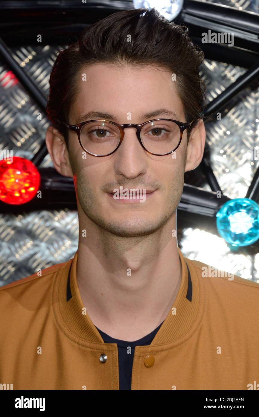 Pierre Niney bei der Ankunft auf der Christian Dior Homme Show während der Paris Men's Fashion Week am 25. Juni 2016 in Paris , Frankreich . Foto von Aurore Marechal/ABACAPRESS.COM Stockfoto
