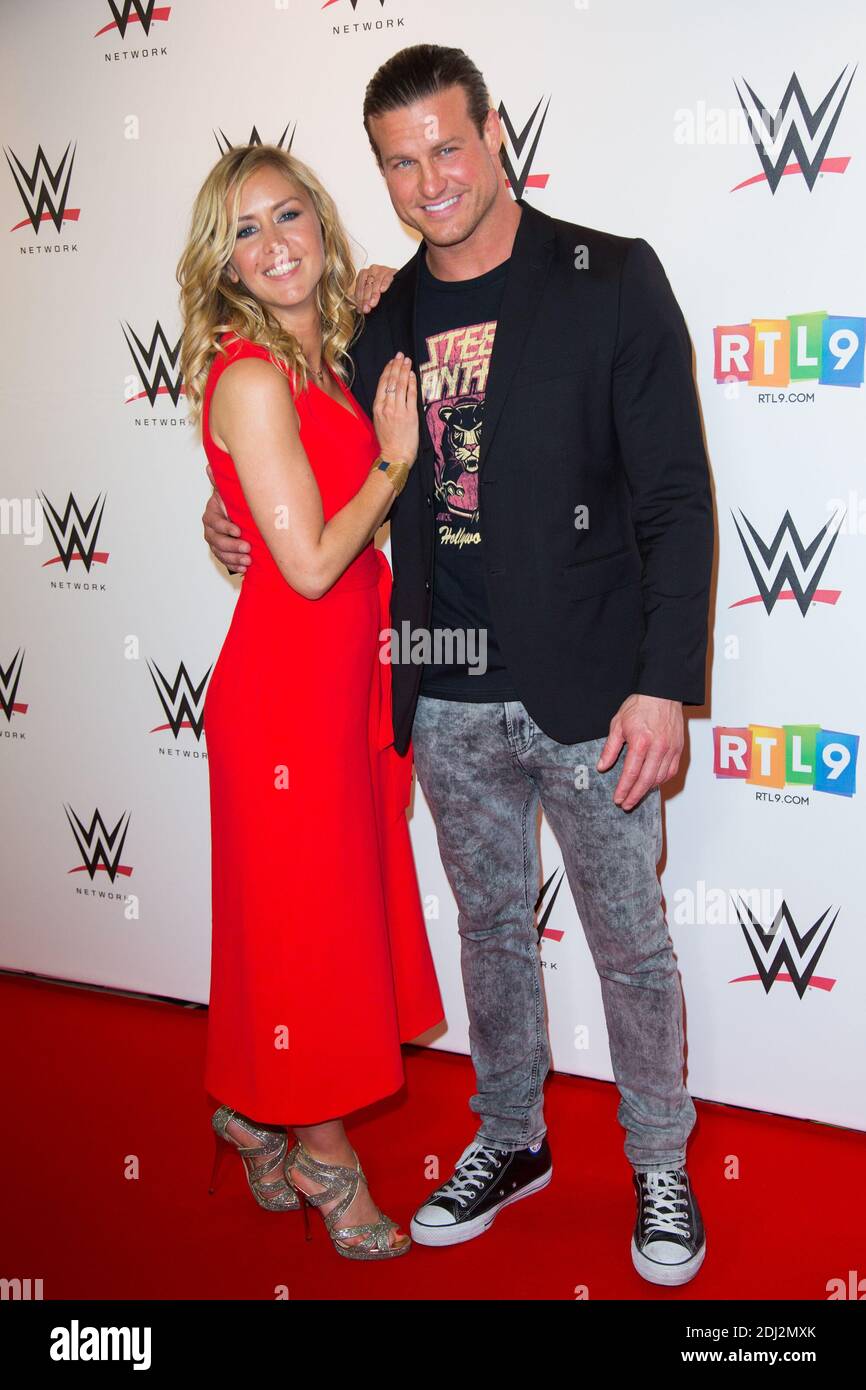 ENORA MALAGRE ET DOLPH ZIGGLER - CATCH - WWE LIVE PARIS A L'ACCOR HOTEL ARENA BERCY Foto von Nasser Berzane/ABACAPRESS.COM Stockfoto