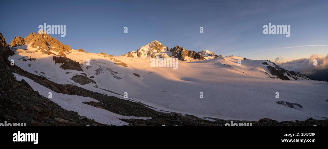 Abendstimmung, Bergpanorama, Glacier du Tour, Gletscher und Berggipfel, Hochalpine Landschaft, Tete Blanche, Petite und Grande Fourche auf der Stockfoto