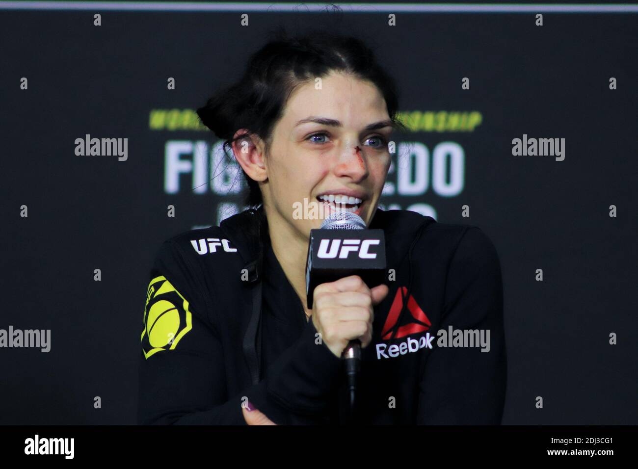 Las Vegas, Nevada, USA. 12. Dezember 2020: Las Vegas, NV - 12. Dezember: Mackenzie dern interagiert nach der UFC 256 Veranstaltung am 12. Dezember 2020 im UFC Apex in Las Vegas, Nevada, USA. Quelle: Diego Ribas/PX Imagens/ZUMA Wire/Alamy Live News Stockfoto