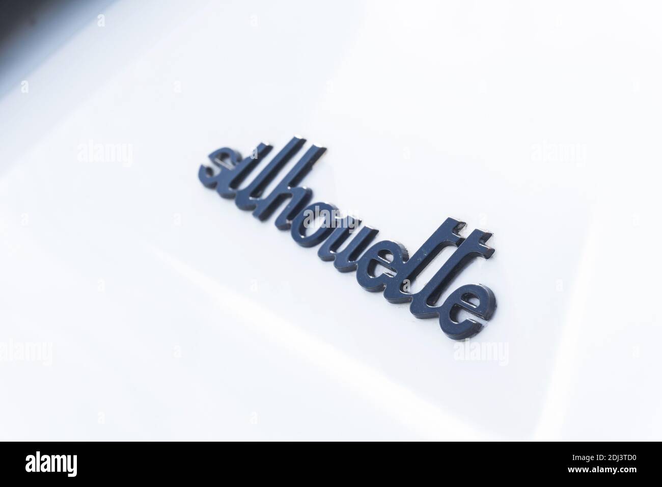 Nahaufnahme des Namensabzeichens auf der Rückseite Von einem weißen Klassiker Lamborghini Silhouette 70er Jahre Sport Coupé Stockfoto
