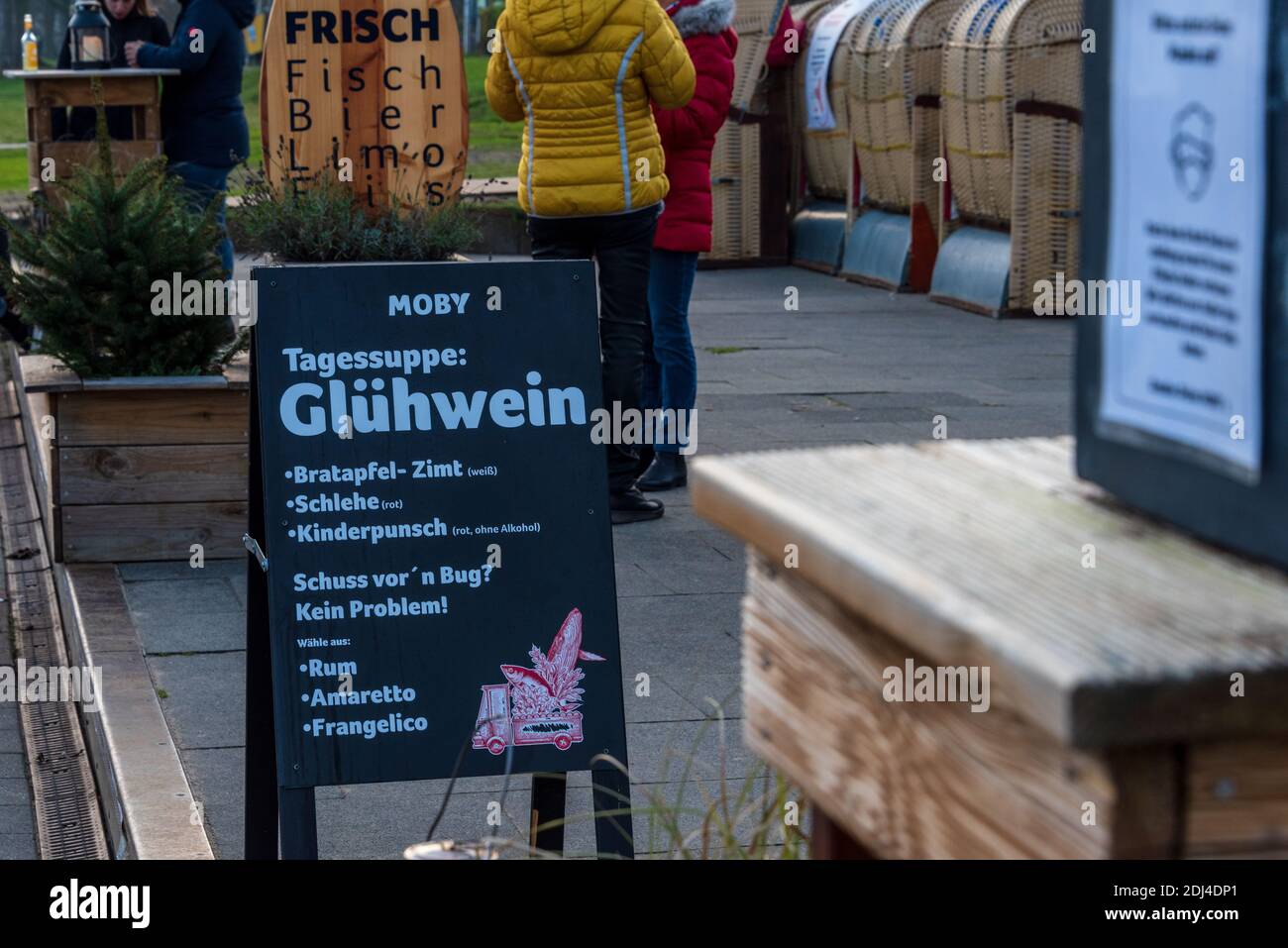 In Kiel wegen Corona-Pandemie zur Adventszeit im Jahr 2020 Lichterschmuck Und Weihnachtsmarkt-Licht Stockfoto