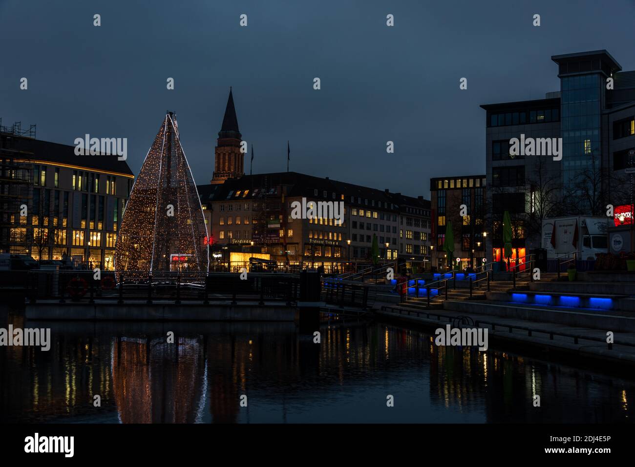 In Kiel wegen Corona-Pandemie zur Adventszeit im Jahr 2020 Lichterschmuck Und Weihnachtsmarkt-Licht Stockfoto
