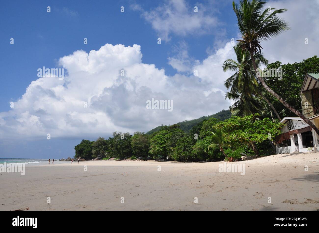 Beau vallon Strand. Mahé ist die größte Insel der Seychellen, im Indischen Ozean vor Ostafrika. Wahrlich der Himmel auf Erden. Stockfoto