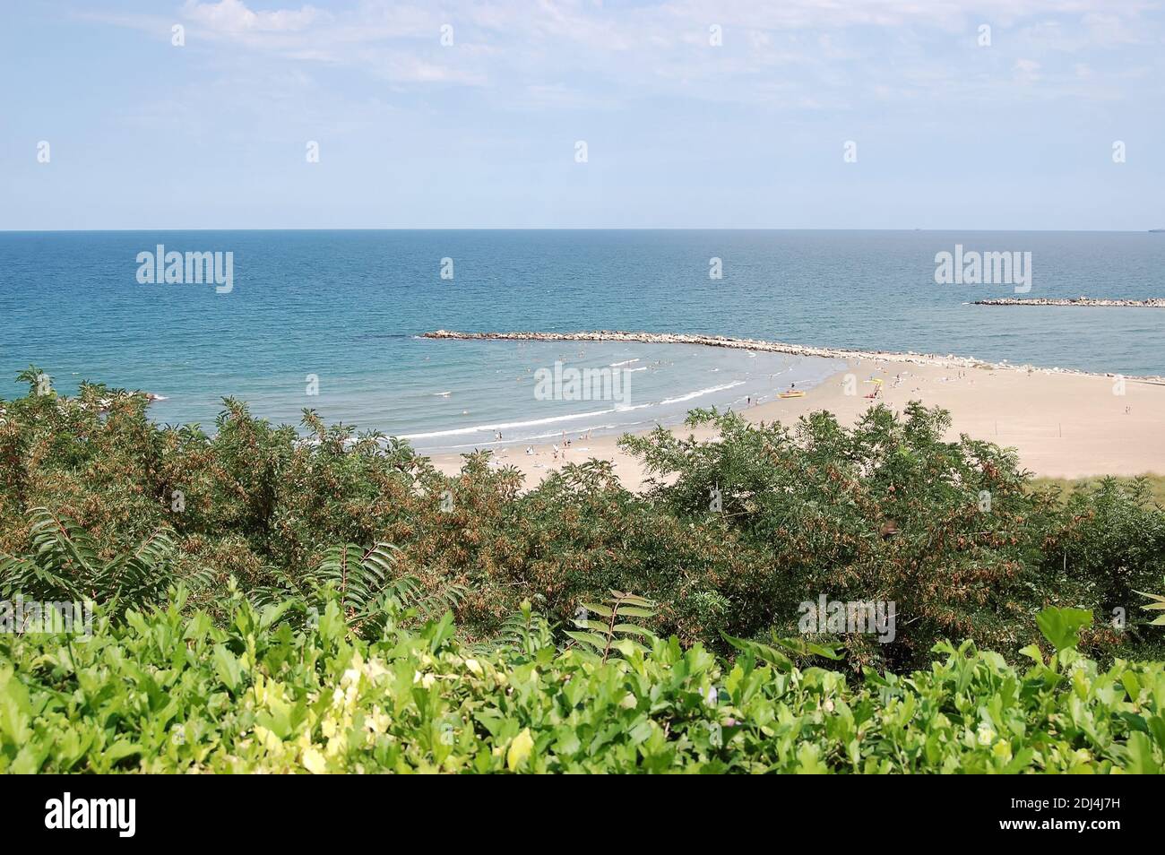 Schöne Aussicht auf den Strand in Constanta an der Schwarzmeerküste in Rumänien. Stockfoto