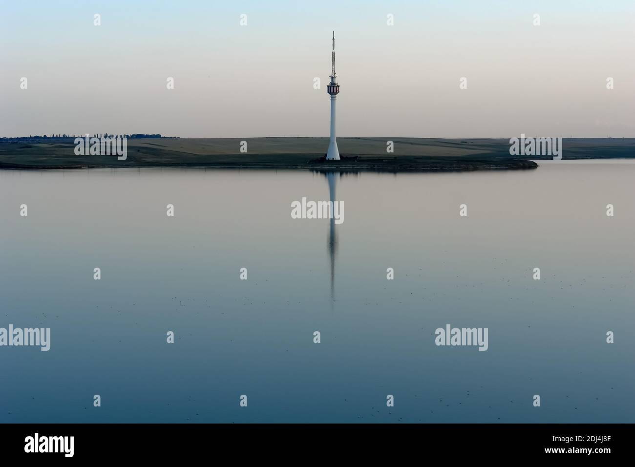 Abendansicht des Techirghiol-Sees, der sich in unmittelbarer Nähe zu den Stränden des Eforie-Resorts an der Schwarzmeerküste befindet. Der See ist Pop Stockfoto