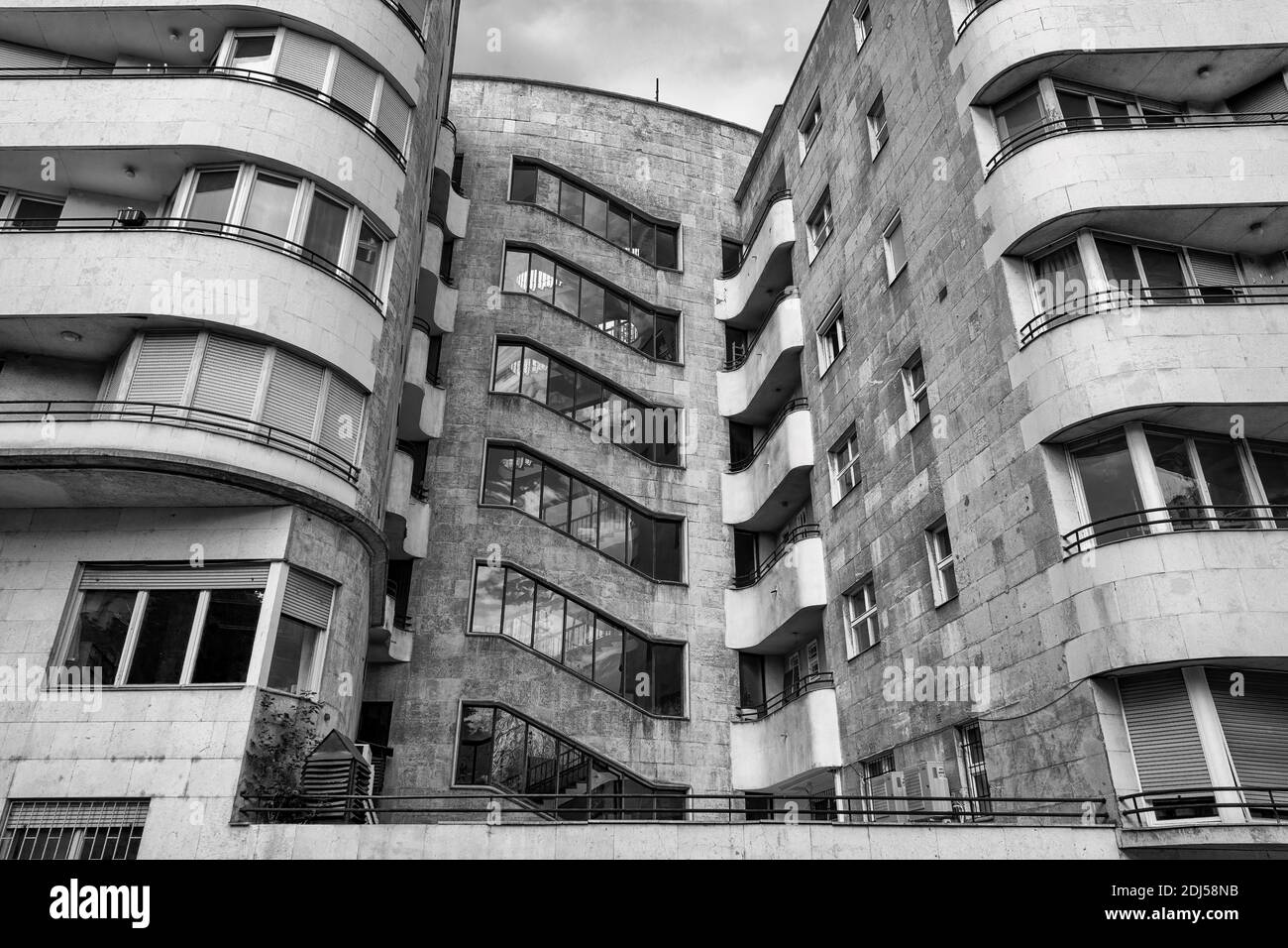 Fassade eines typischen Art Deco Wohngebäudes in Budapest, Ungarn. Stockfoto