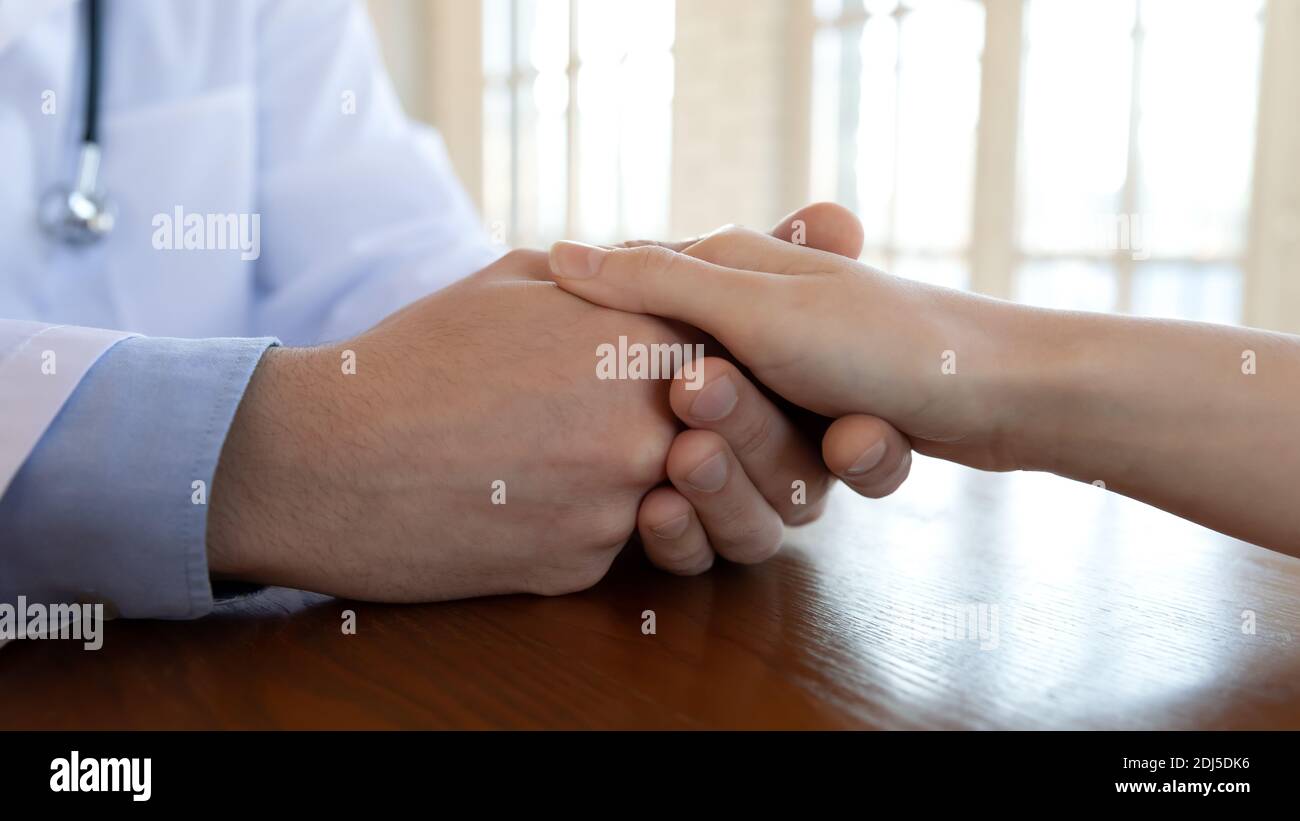 Banneransicht des unterstützenden Arztes Komfort-Patienten Stockfoto