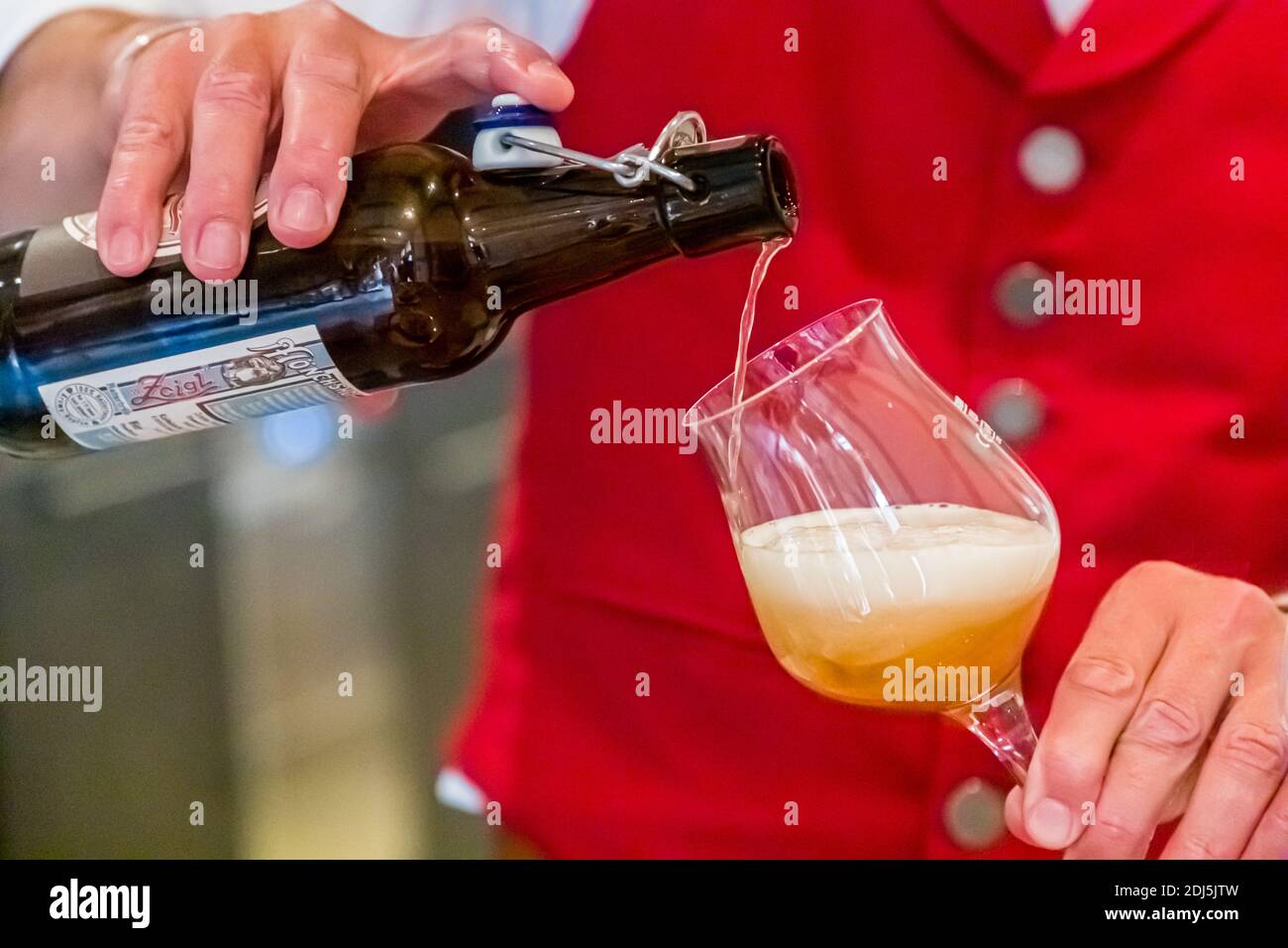 Bierverkostung mit Bier-Sommelier in Kemnath-Waldeck, Deutschland Stockfoto