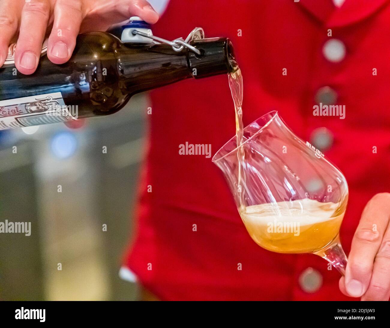 Bierverkostung mit Bier-Sommelier in Kemnath-Waldeck, Deutschland Stockfoto