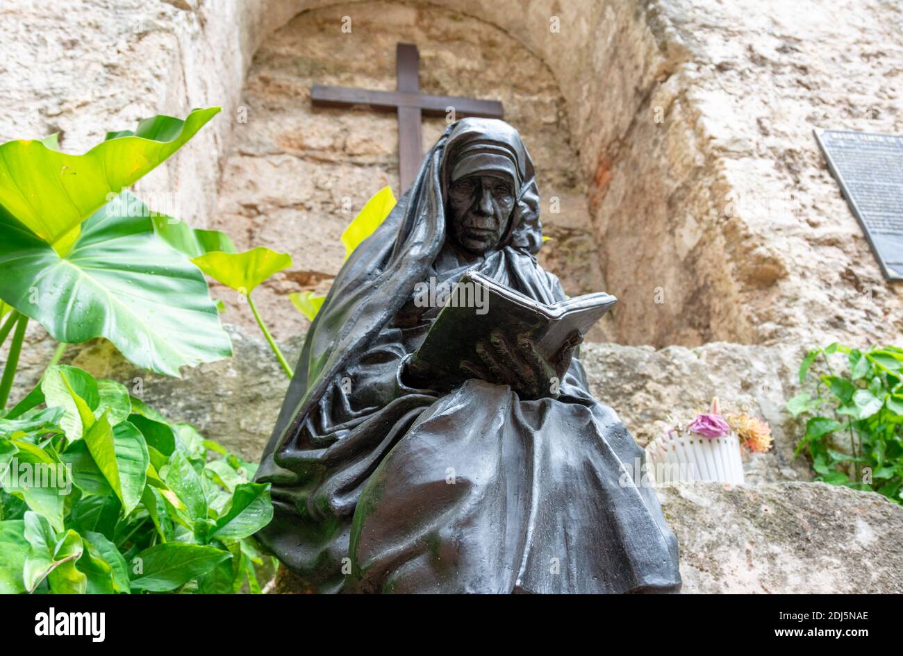 Die Statue von Mutter Teresa von Kalkutta vom kubanischen Bildhauer Jose Villa Soberon, Alt-Havanna, Kuba Stockfoto