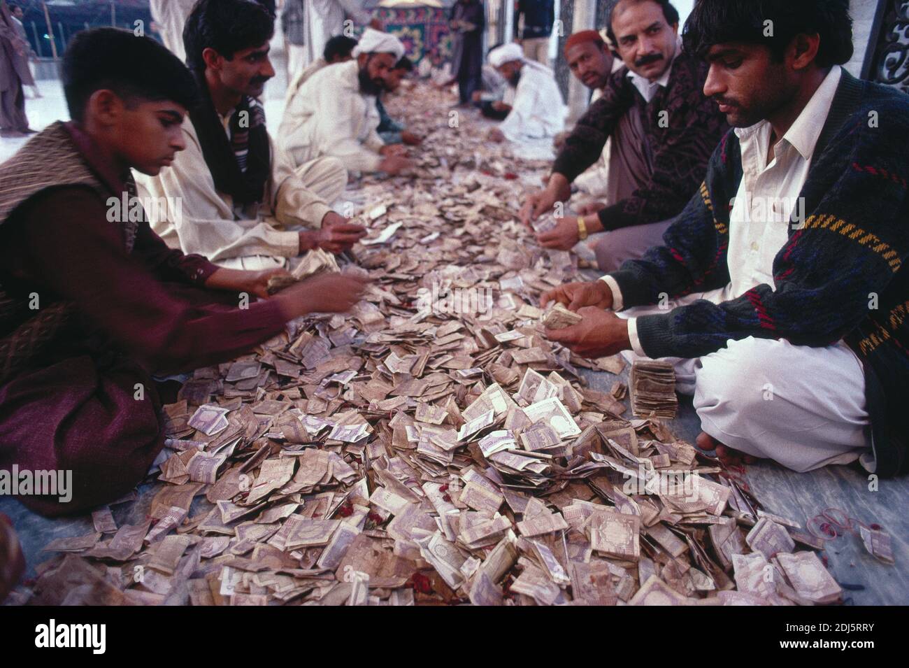 Daten Darbar der größte Sufi-Schrein in Südasien, Lahore, Punjab, Pakistan Stockfoto