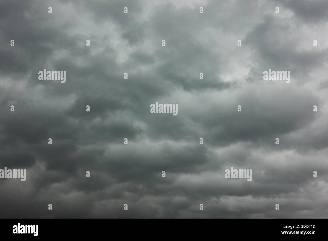 Düsterer Himmel. Schwere stürmische Wolken, kann als Hintergrund verwendet werden Stockfoto