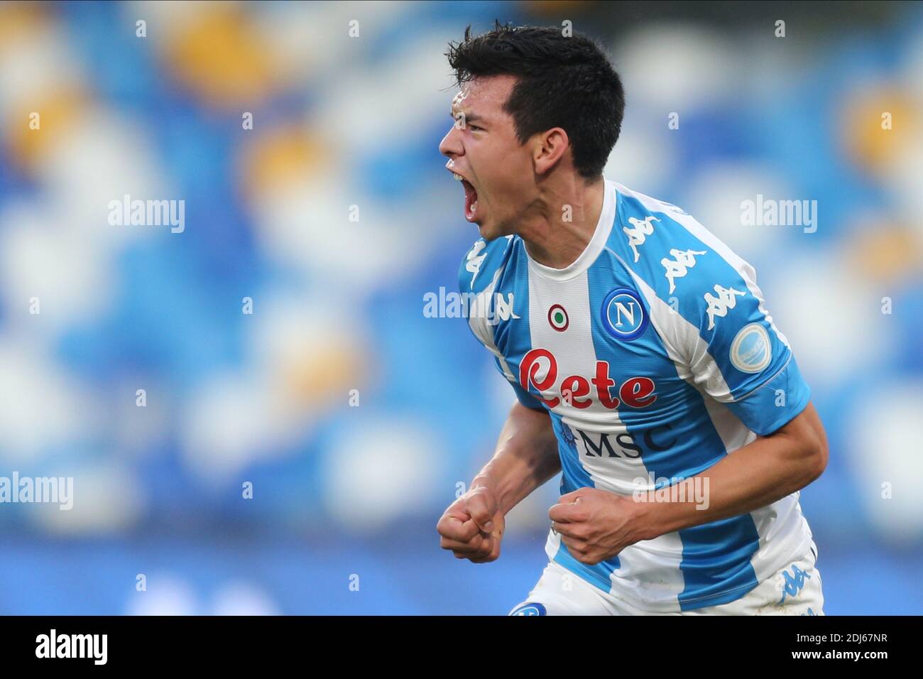 Neapel, Italien. Dezember 2020. SSC Napoli mexikanischen Stürmer Hirving Lozano feiert nach einem Tor während der Serie A Fußballspiel SSC Napoli gegen UC Sampdoria. Neapel gewann 2:1. Kredit: Unabhängige Fotoagentur/Alamy Live Nachrichten Stockfoto