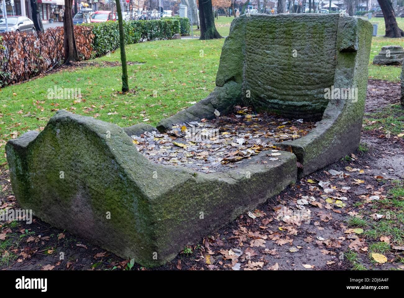 Kalksteinsarkophage aus dem 3. Jahrhundert im Lapidarium in der Innenstadt von Sofia Bulgarien, Osteuropa, Balkan, EU Stockfoto