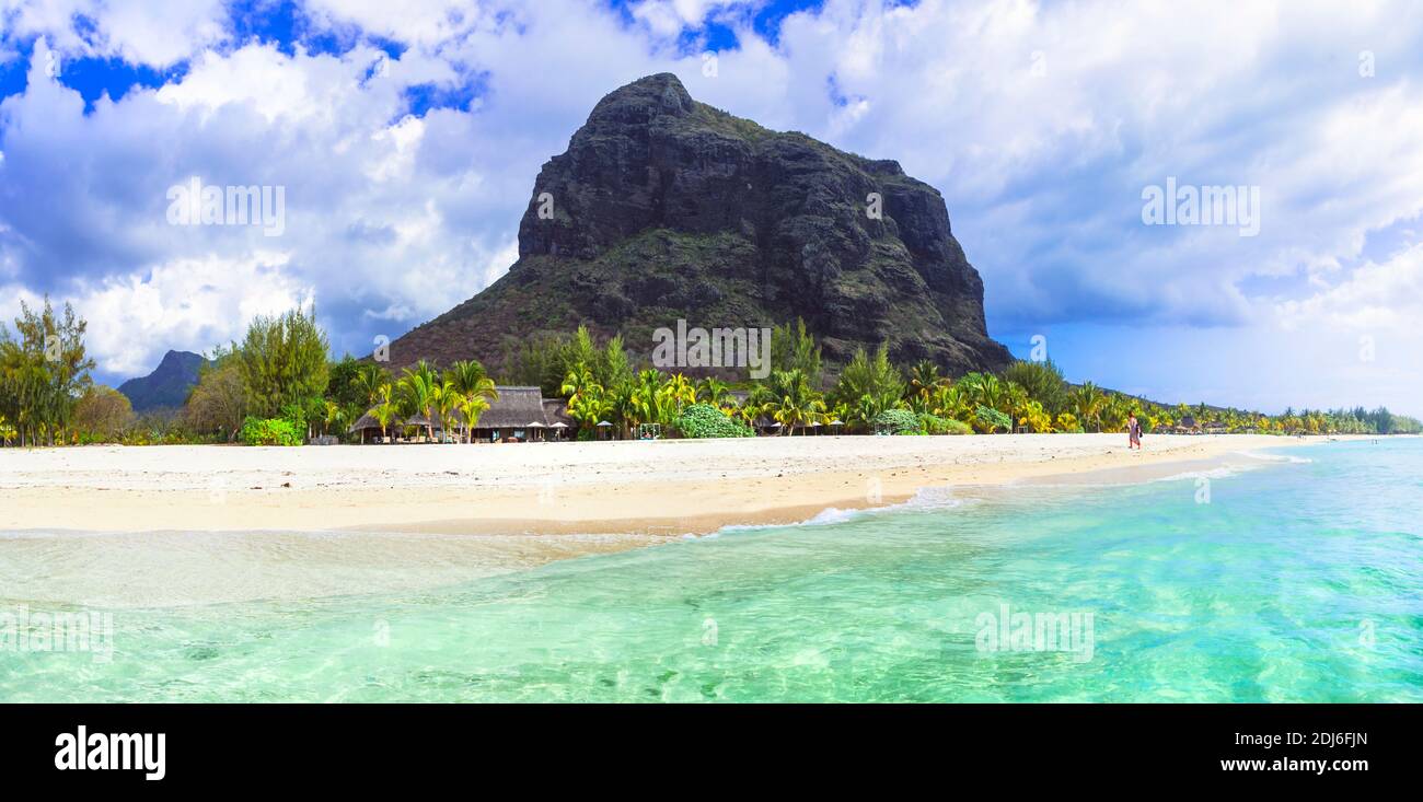 Erholsame tropische Ferien. Strandlandschaft. Resorts der Insel Mauritius, Le Morne Strand Stockfoto