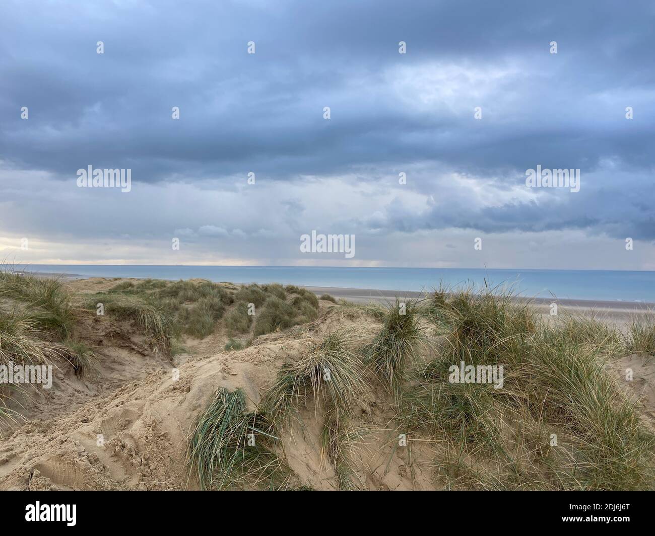 Camber Sands Beach, Rye, East Sussex UK, Camber ist ein flacher Sandstrand mit riesigen Sanddünen Südküste Englands und beliebt bei Touristen Stockfoto