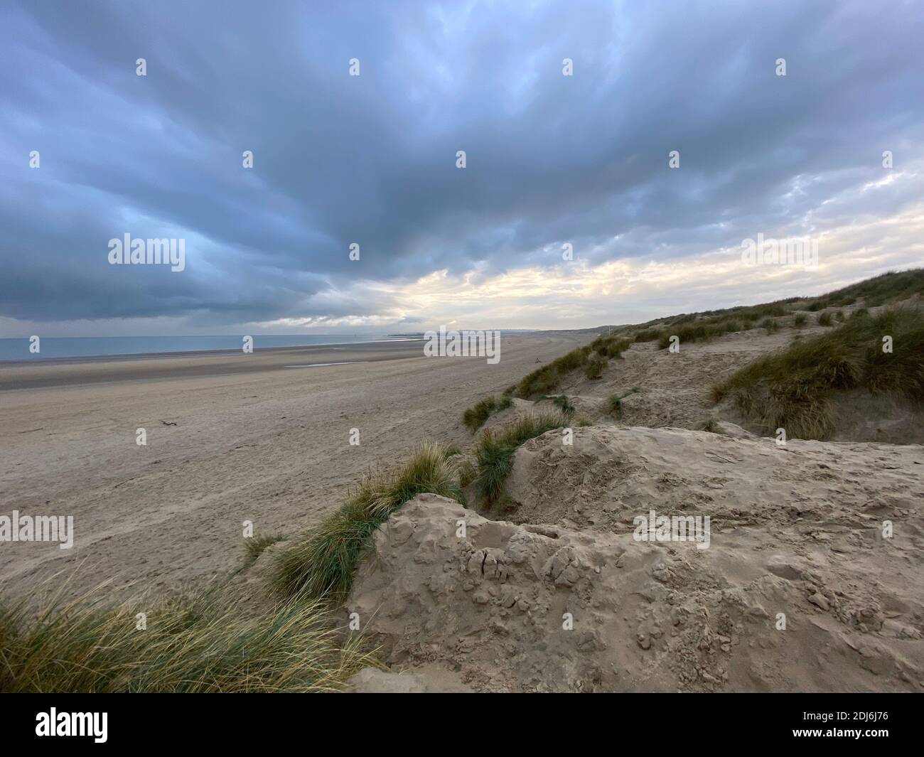 Camber Sands Beach, Rye, East Sussex UK, Camber ist ein flacher Sandstrand mit riesigen Sanddünen Südküste Englands und beliebt bei Touristen Stockfoto