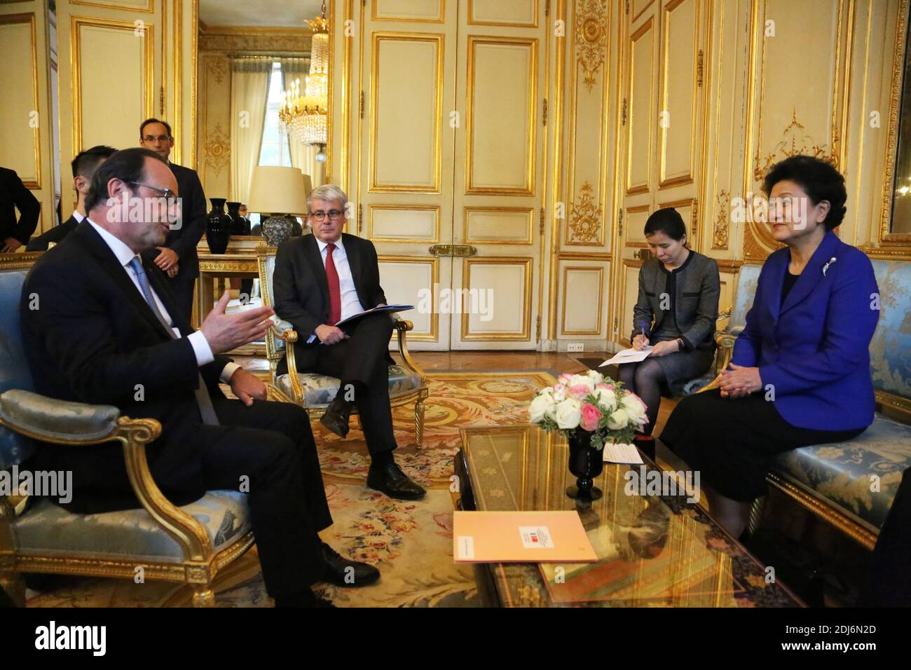 Der französische Präsident Francois Hollande trifft sich am 30. Juni 2016 mit Chinas Vize-Premierminister Liu Yandong im Elysée-Palast in Paris. Foto von Mustafa Sevgi/Pool/ABACAPRESS.COM Stockfoto