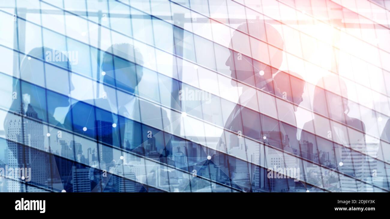 Doppelbelichtung Bild von verblassten Business abstrakten Hintergrund mit Büro Gebäude und Menschen Konferenz Gruppenmeeting zeigt Partnerschaft Erfolg Stockfoto